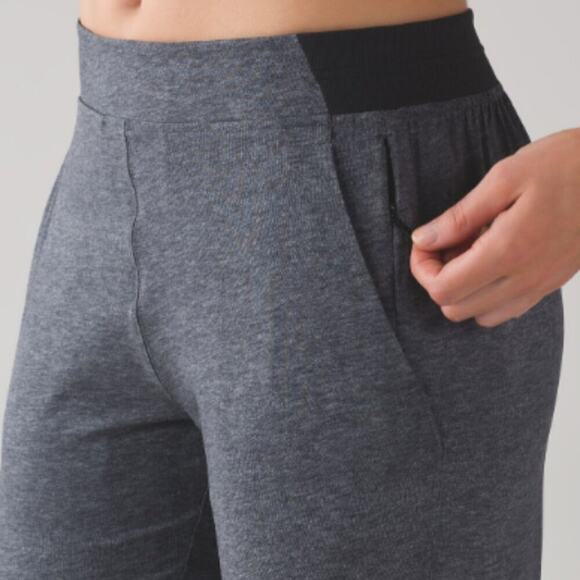 Lululemon Get Ready Jogger (Swift) Lightweight Navy Grey Pockets Size 4 - Picture 4 of 8